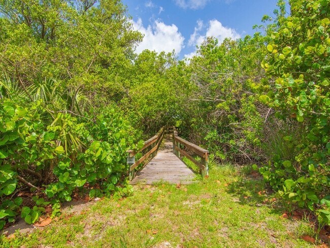 Building Photo - 4949 N Hwy A1A