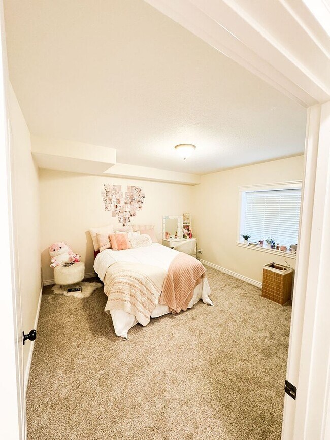 Building Photo - Beautiful Custom Home For Rent In Rexburg!