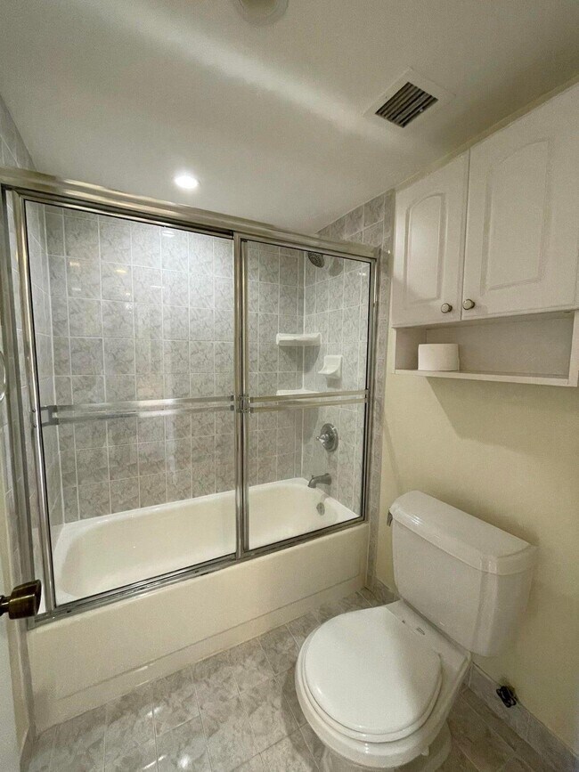 Building Photo - 9 Royal Palm Way