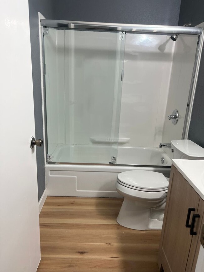 Building Photo - 4Bedroom House