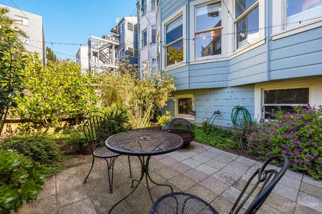 Building Photo - 241 Ashbury St