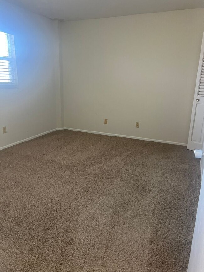 Building Photo - Annual 2BR/2BA Condo in Costa Brava on Venice Island