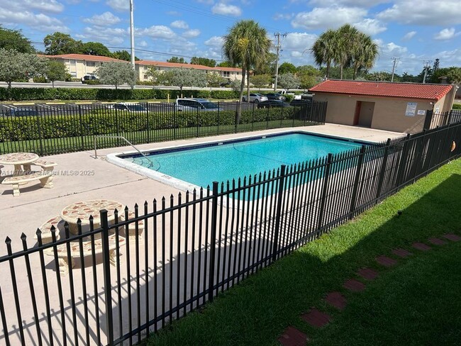 Building Photo - 3157 Coral Ridge Dr