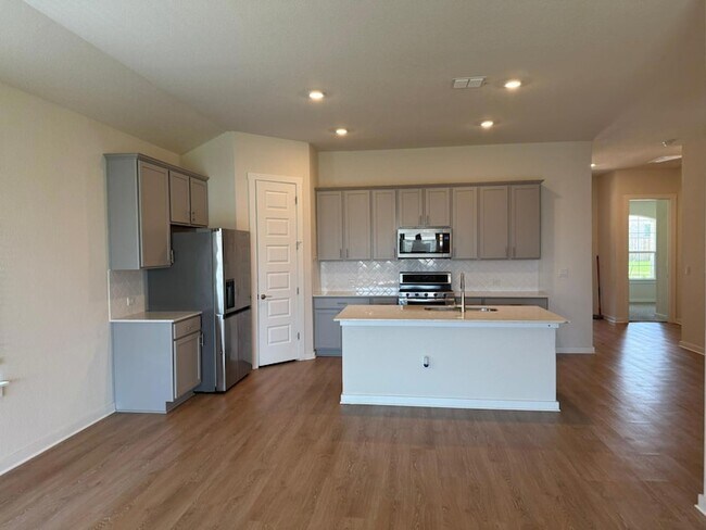 Building Photo - 2037 Saddlery St