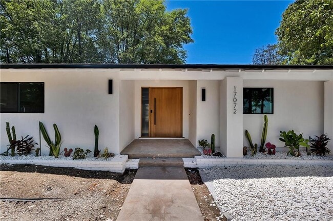 Building Photo - 17072 Oak View Dr