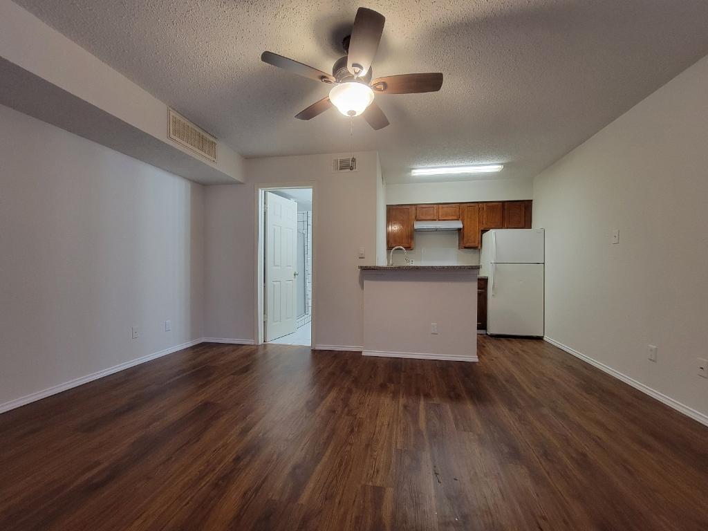 Building Photo - 9809 Walnut St