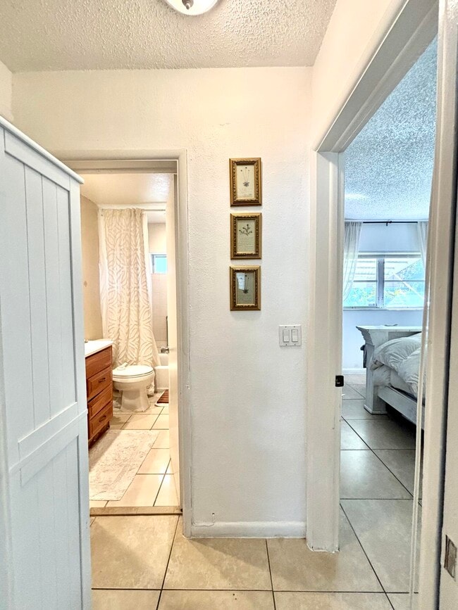 Building Photo - 262 SE 9th Ave