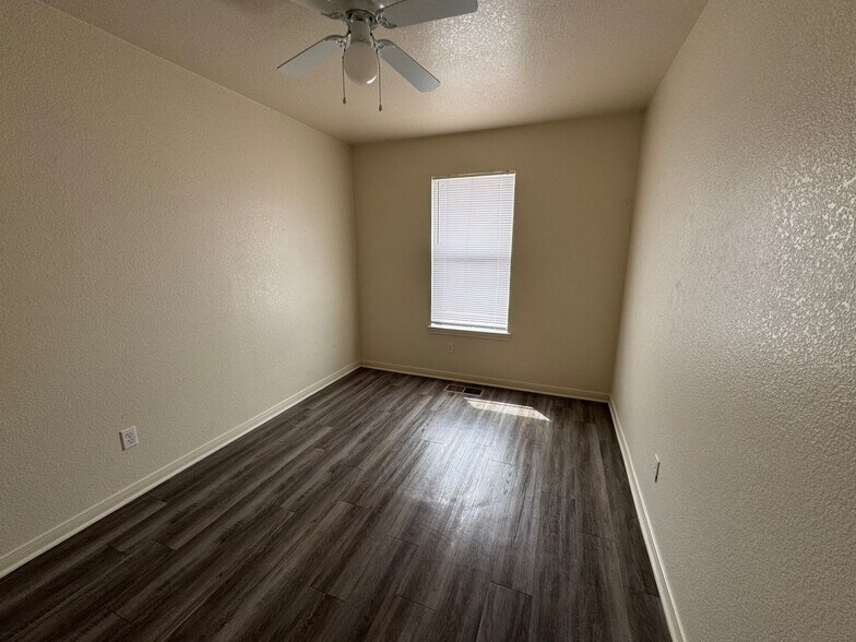 Building Photo - 3805 Ys Pak Ct