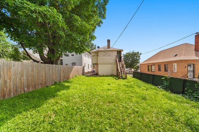 Building Photo - 169 Sherburne Ave