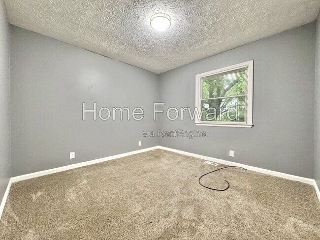 Building Photo - 1720 Traveller Rd