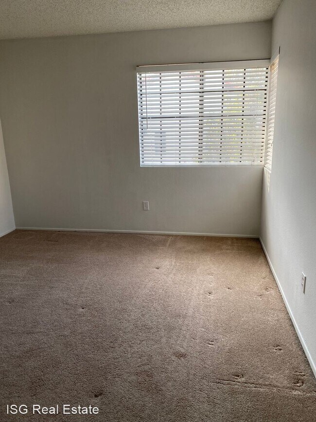 Building Photo - 3 br, 2.5 bath House - 1537 Apache Dr. Unit D