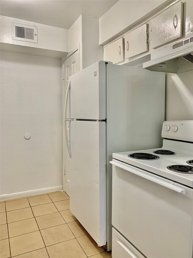 Building Photo - 9410 Grannis St