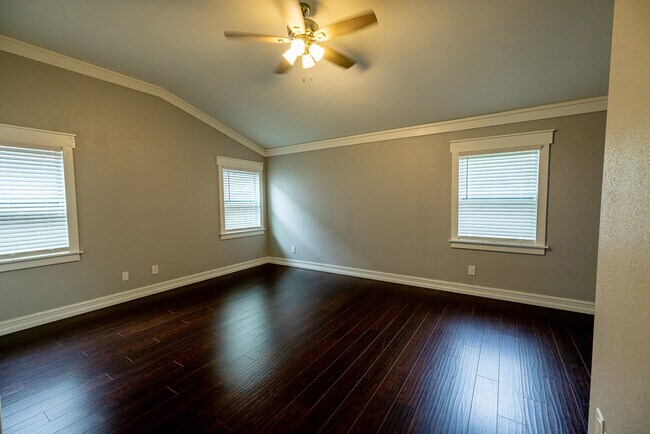 Building Photo - 8933 Bayaud Dr