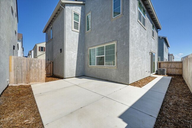 Building Photo - Fully Furnished Mid-term Rental