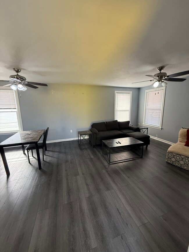 Building Photo - 203 Cherry St