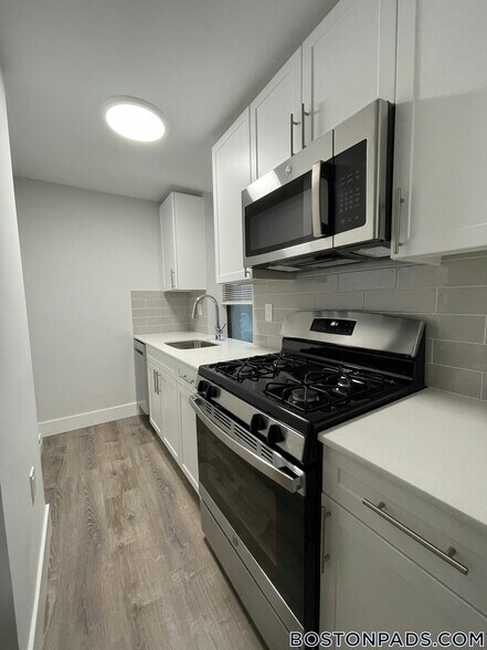 Building Photo - 81 Park Dr