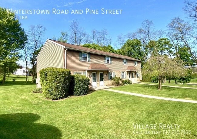 Building Photo - Large 2-Bedroom Townhome in Red Lion! Pati...