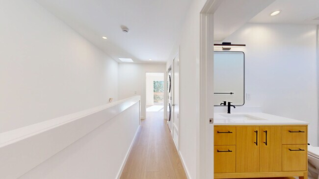 Building Photo - 50 Corte Real