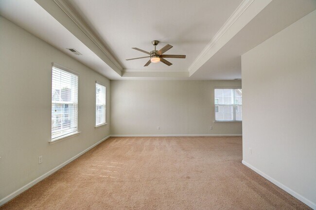 Building Photo - Gorgeous 5 Bedroom Home in Neighborhoods of Holly Ridge