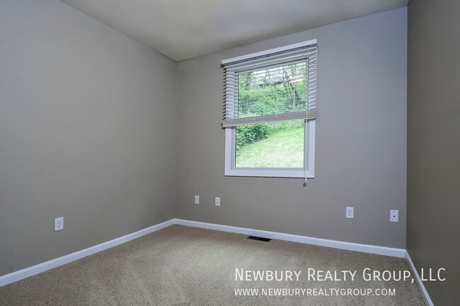 Building Photo - 135 Banksville Pl