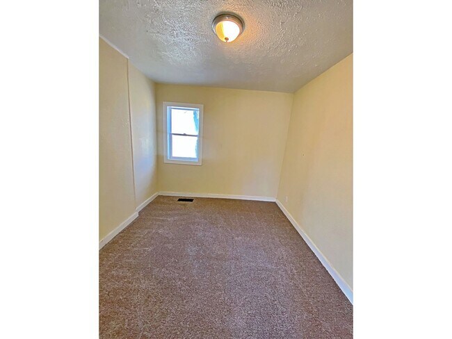 Building Photo - 4657 Camden Ave