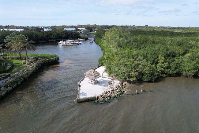 Building Photo - 9635 Riverside Dr