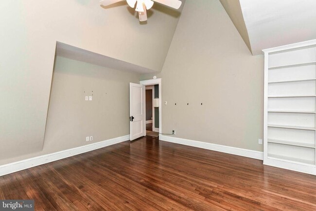 Building Photo - 209 W Myrtle St