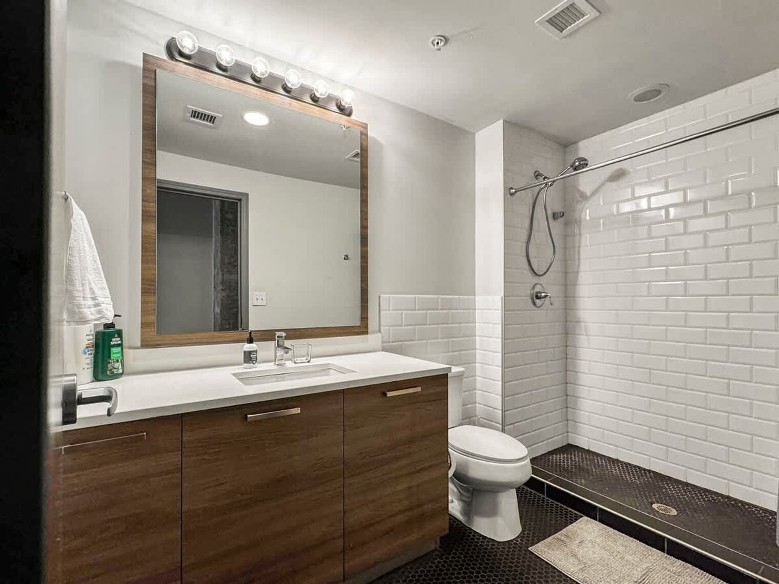 Building Photo - 500 S Ervay St