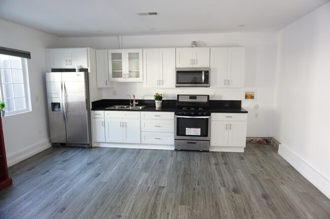 Building Photo - 14820 Devonshire St