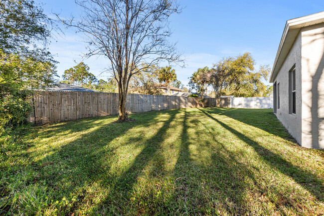 Building Photo - 14 Poppy Ln