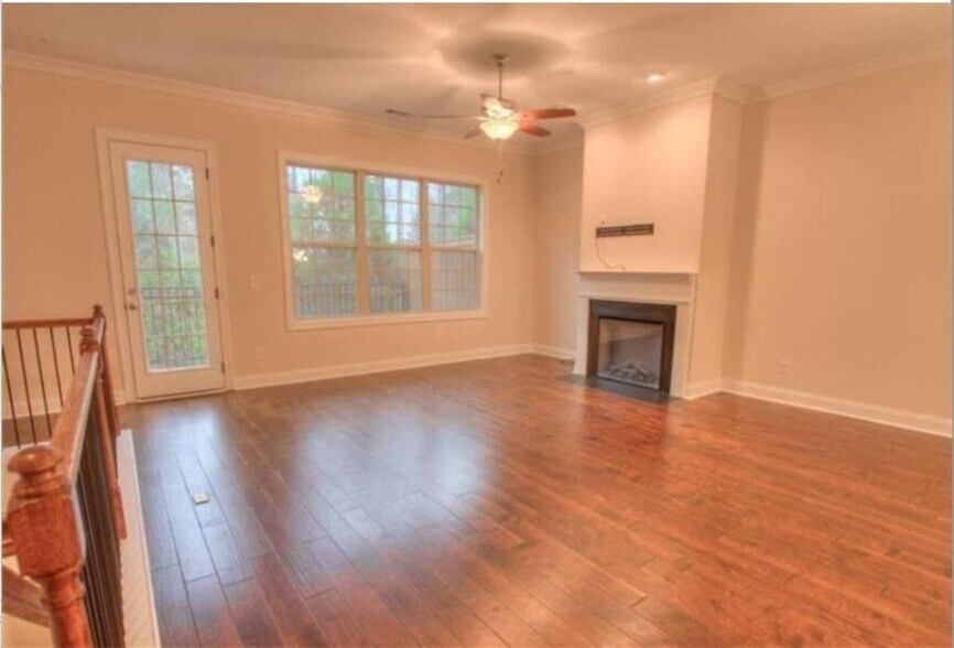 Building Photo - 2415 Tenor Ln