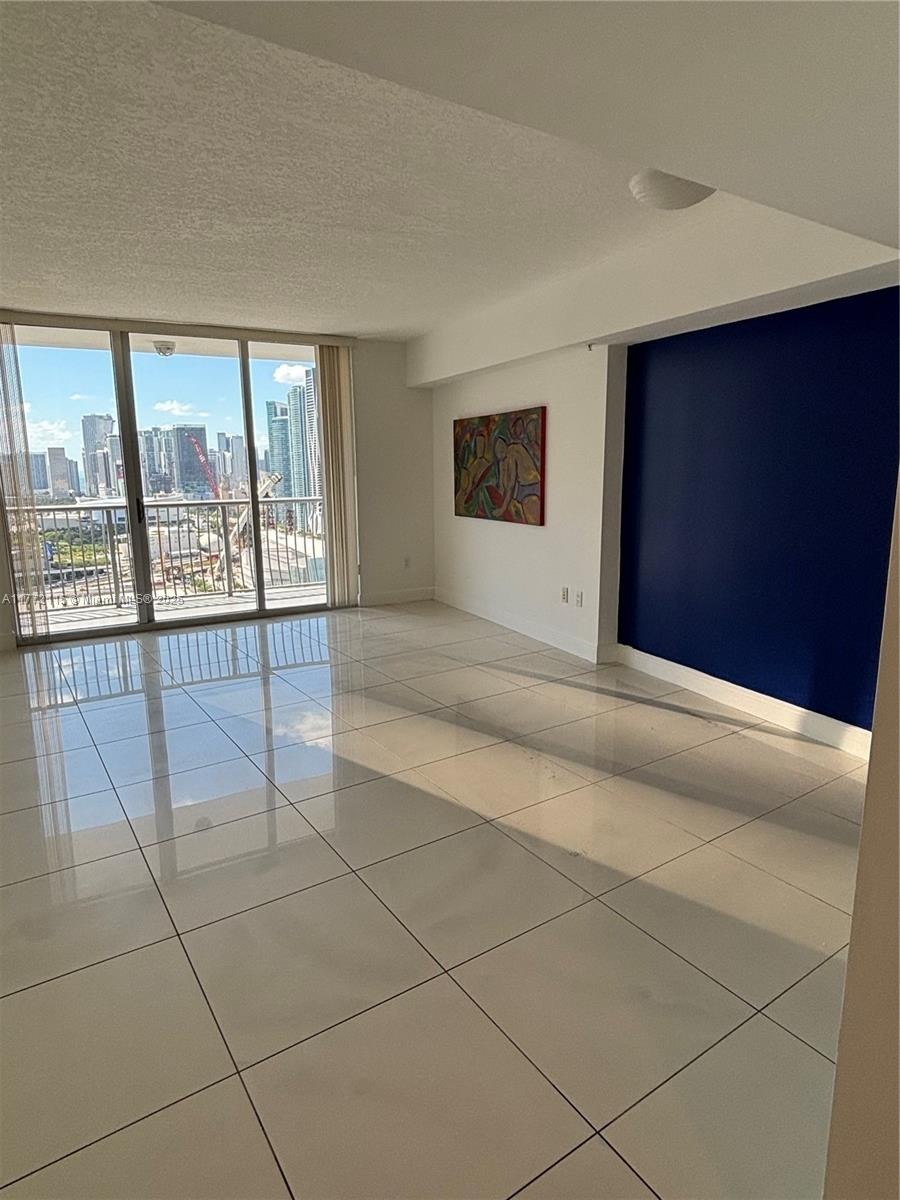 Building Photo - 1750 N Bayshore Dr