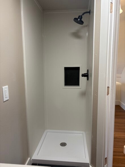 2nd floor bathroom - 1315A E Seeley St