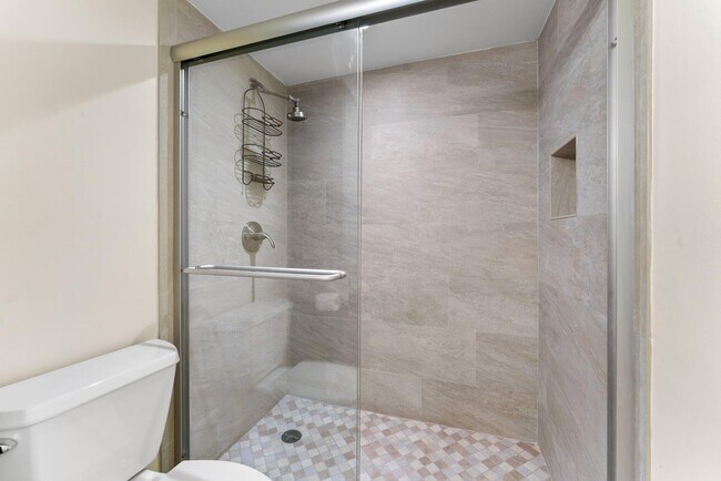 Building Photo - 1806 18th Ct