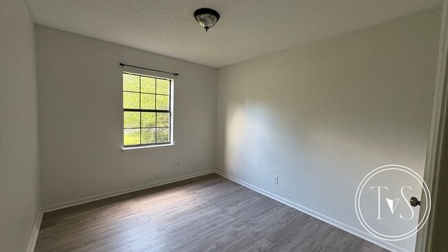 Building Photo - 258 Garden Cir