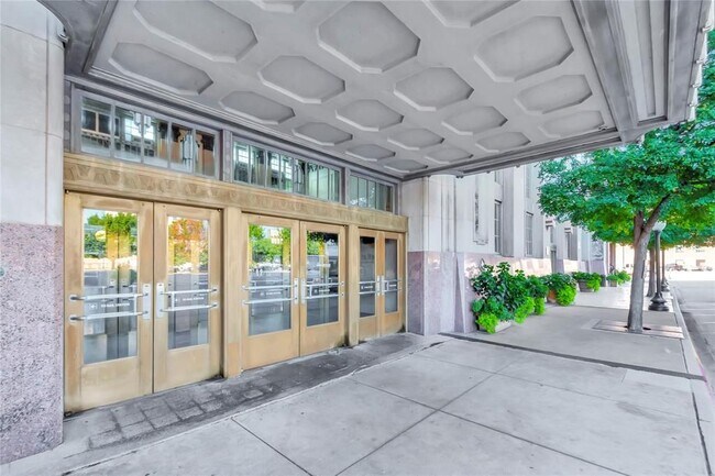 Building Photo - 221 W Lancaster-1712