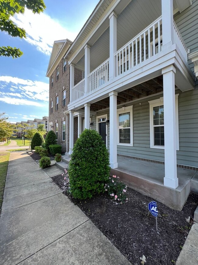 Primary Photo - Welcome home - Trilevel H20 Townhome!