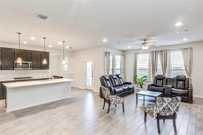 Building Photo - 332 Zuma Dr