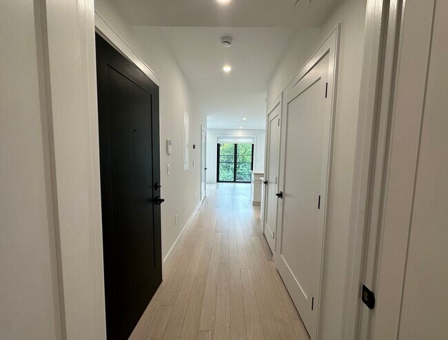 Building Photo - 14 Geneva St