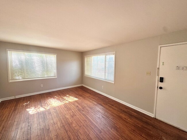 Building Photo - 458 Glen View Ct