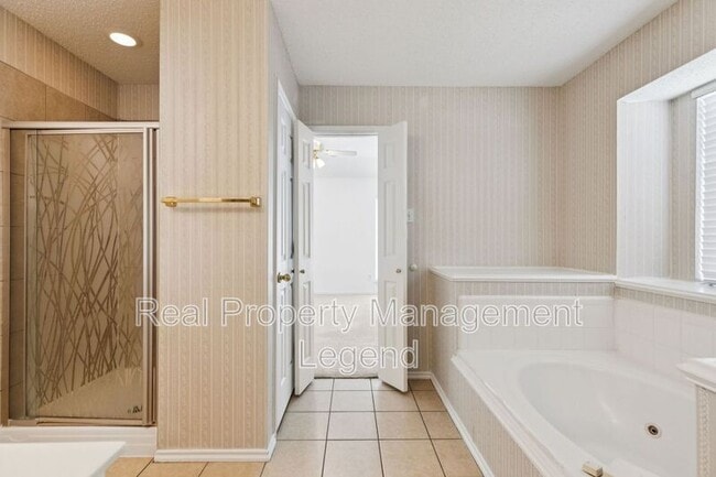 Building Photo - 10971 Castle Dr