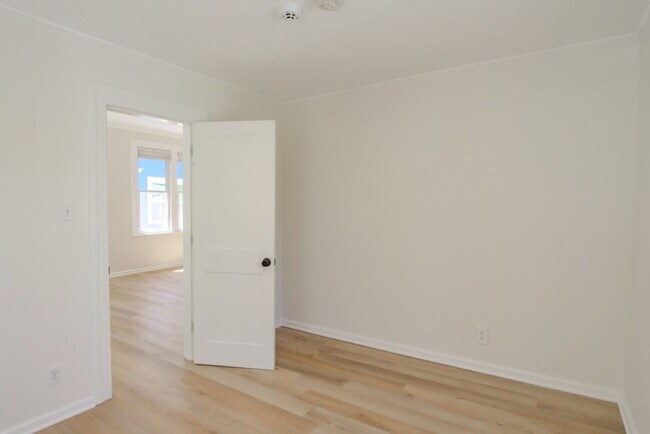 Building Photo - 3Bd/1.5Ba Seattle House