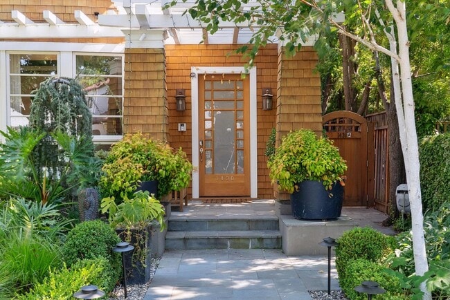 Building Photo - Beautifully Appointed 7-Bedroom Home with Lush Garden Setting in Palo Alto