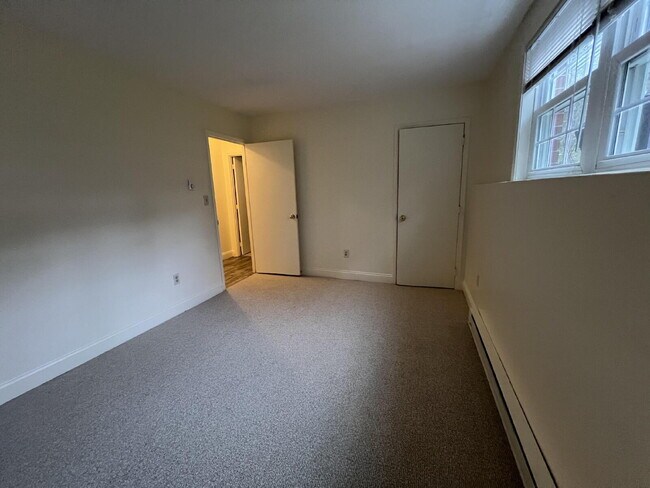 Building Photo - Price reduced! June 1st move in! Tour 5/22...
