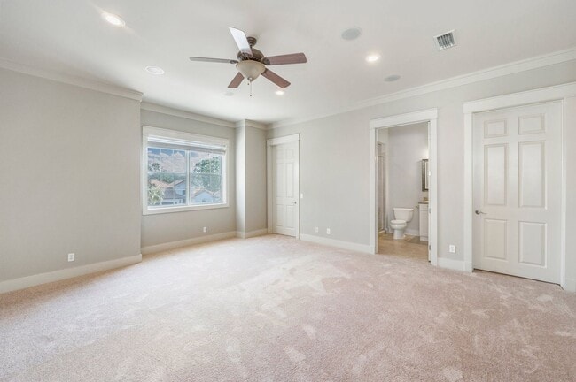 Building Photo - Gorgeous Regatta Bay 3 Bedroom Townhouse!