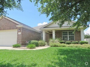 Building Photo - 3 Bedroom 2 Bathroom Villages of Berry Cre...