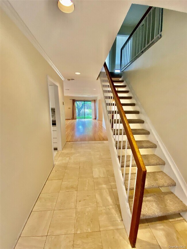 Building Photo - 75 Greenway Close