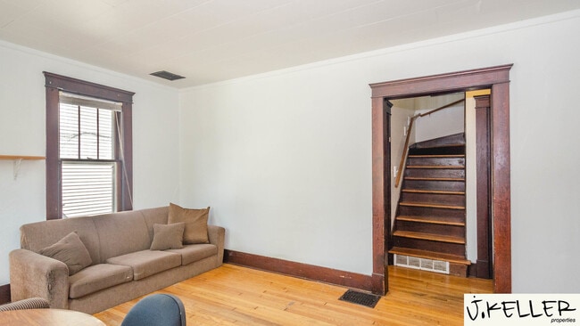 Building Photo - 931 Dewey Ave