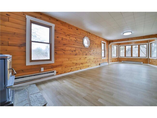 Building Photo - 3 Bedroom, 2 Bathroom Single Family House