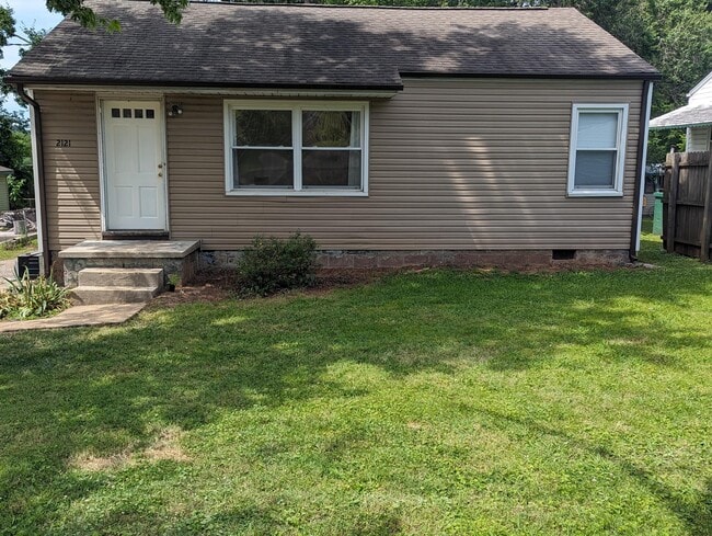 Primary Photo - 2121 Price Ave